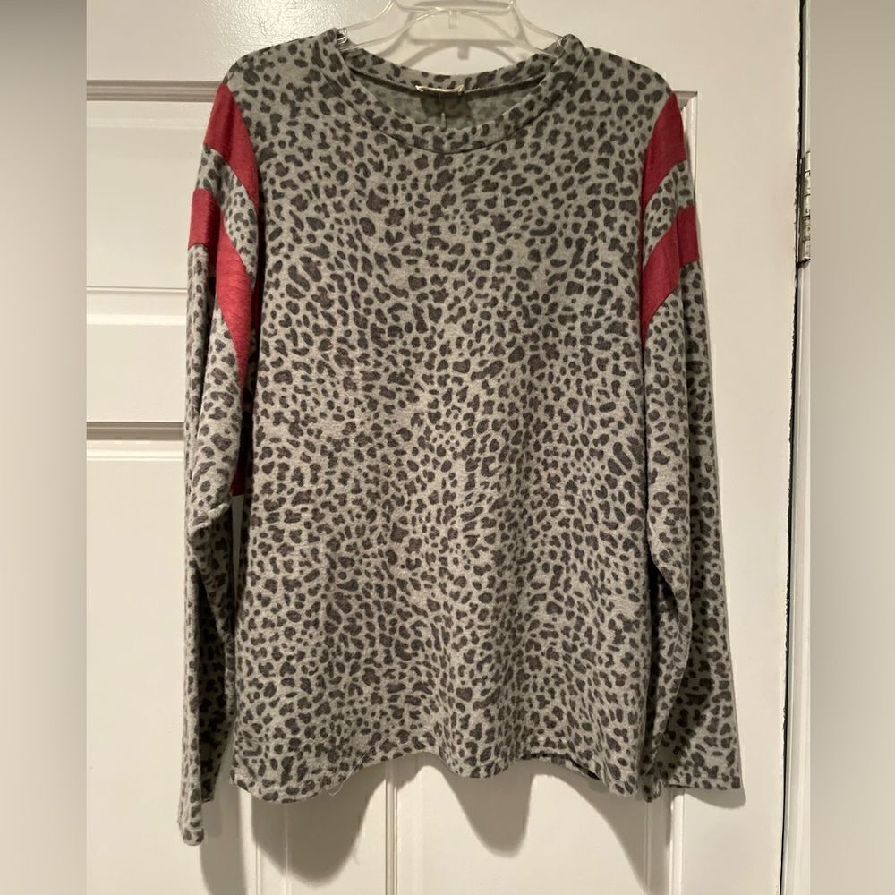 143 Story by Line Up Animal Print Sweater Size Large